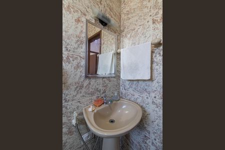 Casa à venda com 110m², 3 quartos e 2 vagasBanheiro 