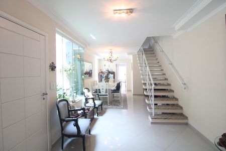 Casa para alugar com 170m², 3 quartos e 2 vagasSala