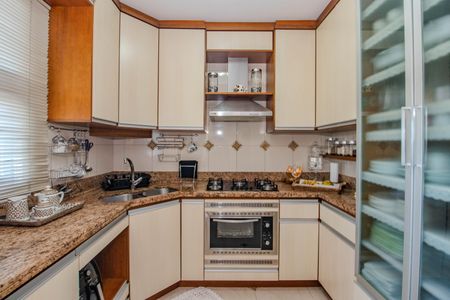 Apartamento à venda com 176m², 2 quartos e 2 vagas Apartamento à venda com 176m², 2 quartos e 2 vagasCozinha