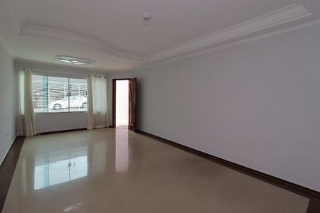 Casa para alugar com 128m², 3 quartos e 2 vagasSala