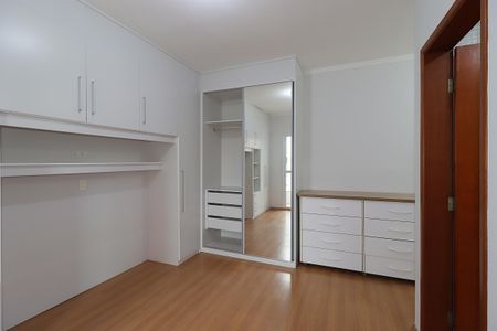 Casa para alugar com 128m², 3 quartos e 2 vagasSuíte