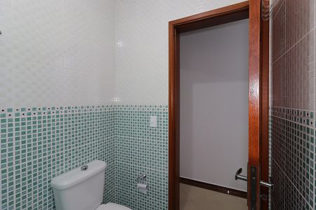 Casa para alugar com 128m², 3 quartos e 2 vagasBanheiro Social