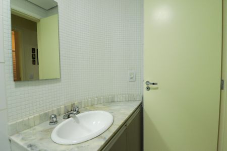 Apartamento à venda com 72m², 3 quartos e 2 vagasBanheiro Social