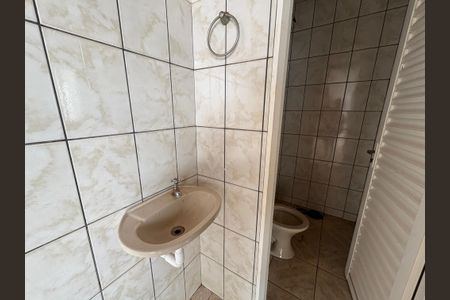 Casa de condomínio para alugar com 138m², 3 quartos e 2 vagasBanheiro de serviço