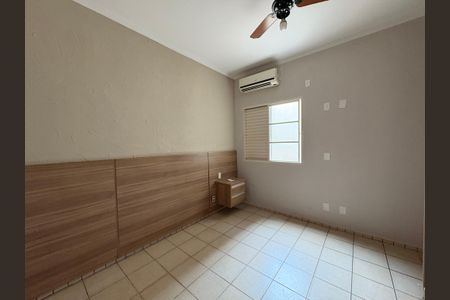 Casa de condomínio para alugar com 138m², 3 quartos e 2 vagasSuíte