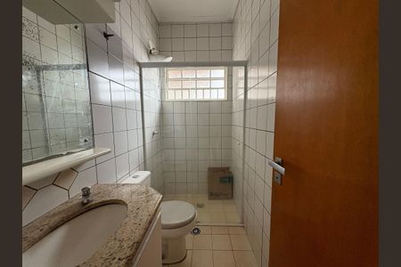 Casa de condomínio para alugar com 138m², 3 quartos e 2 vagasBanheiro