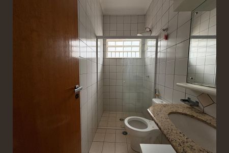 Casa de condomínio para alugar com 138m², 3 quartos e 2 vagasBanheiro da Suíte