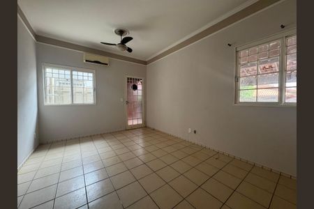 Casa de condomínio para alugar com 138m², 3 quartos e 2 vagasSala