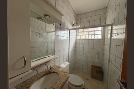 Casa de condomínio para alugar com 138m², 3 quartos e 2 vagasBanheiro