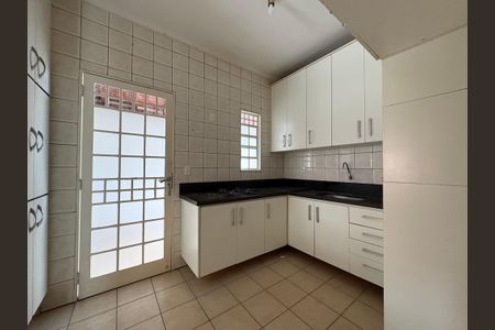 Casa de condomínio para alugar com 138m², 3 quartos e 2 vagasCozinha