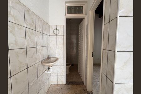 Casa de condomínio para alugar com 138m², 3 quartos e 2 vagasBanheiro de serviço