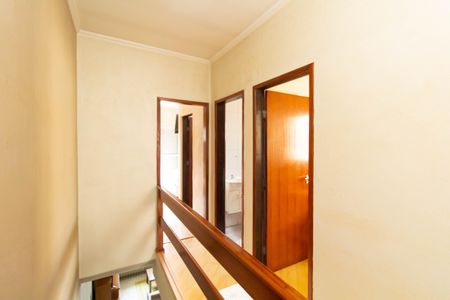 Casa para alugar com 120m², 3 quartos e 3 vagasEscada