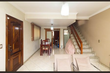 Sala de casa para alugar com 3 quartos, 120m² em Vila Carmosina, São Paulo