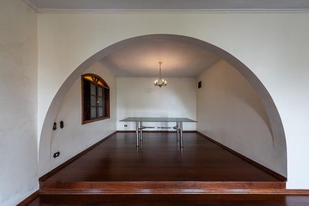 Casa de condomínio para alugar com 600m², 4 quartos e 4 vagasSala de jantar