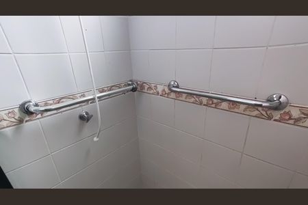 Casa à venda com 254m², 4 quartos e 4 vagasBanheiro 2