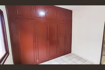 Casa à venda com 254m², 4 quartos e 4 vagasSuíte