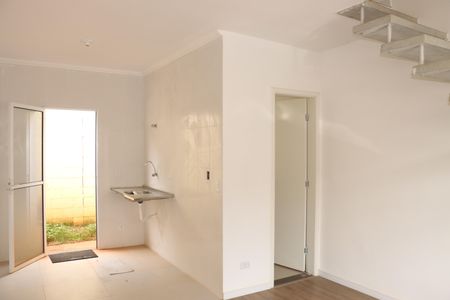 Sala/Cozinha de casa de condomínio para alugar com 2 quartos, 80m² em Chácara Ondas Verdes, Cotia