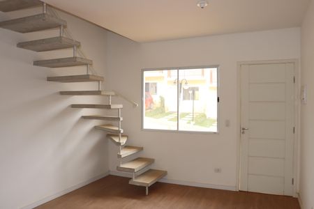 Sala de casa de condomínio para alugar com 2 quartos, 80m² em Chácara Ondas Verdes, Cotia