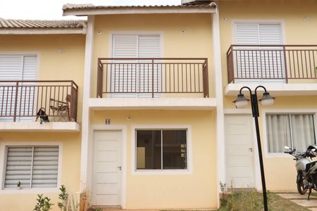 Casa de condomínio para alugar com 80m², 2 quartos e 1 vagaFachada