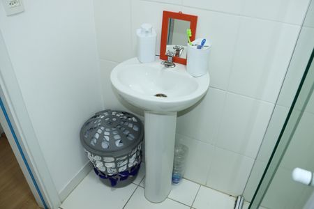 Banheiro Social de apartamento para alugar com 2 quartos, 45m² em Petrópolis, Cotia