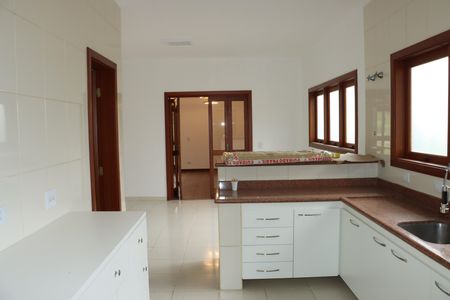 Casa de condomínio para alugar com 570m², 7 quartos e 6 vagasCozinha