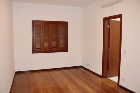 Casa de condomínio para alugar com 570m², 7 quartos e 6 vagasSuíte 1