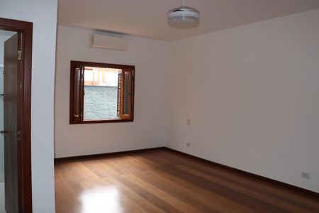 Casa de condomínio para alugar com 570m², 7 quartos e 6 vagasSuíte 4