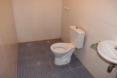 Casa de condomínio para alugar com 570m², 7 quartos e 6 vagasBanheiro da Área Externa