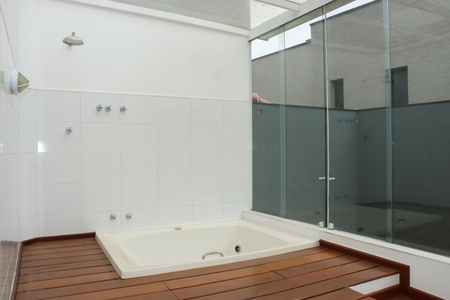 Casa de condomínio para alugar com 570m², 7 quartos e 6 vagasVaranda da Suíte 3