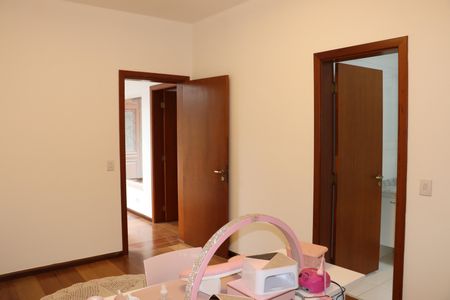 Casa de condomínio para alugar com 570m², 7 quartos e 6 vagasSuíte 2