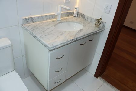 Casa de condomínio para alugar com 570m², 7 quartos e 6 vagasBanheiro da Suíte 1