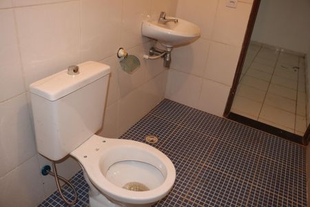 Casa de condomínio para alugar com 570m², 7 quartos e 6 vagasBanheiro da Área Externa