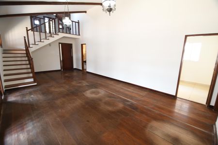 Casa à venda com 270m², 4 quartos e 3 vagasSala