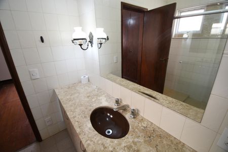 Casa à venda com 270m², 4 quartos e 3 vagasBanheiro da Suíte