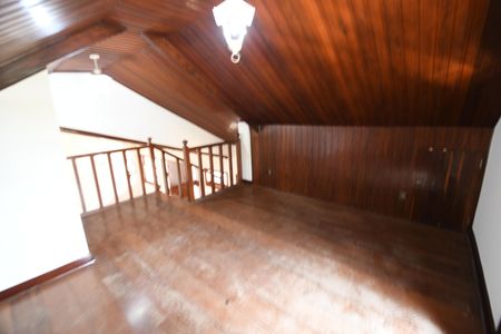 Casa à venda com 270m², 4 quartos e 3 vagasSala 2