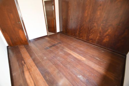 Casa à venda com 270m², 4 quartos e 3 vagas Suíte