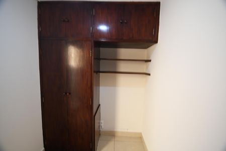 Casa à venda com 270m², 4 quartos e 3 vagasQuarto de Serviço