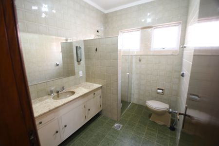 Casa à venda com 270m², 4 quartos e 3 vagasBanheiro 