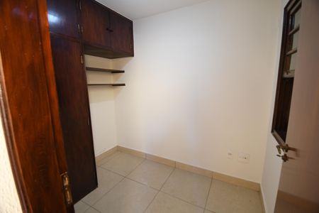 Casa à venda com 270m², 4 quartos e 3 vagasQuarto de Serviço