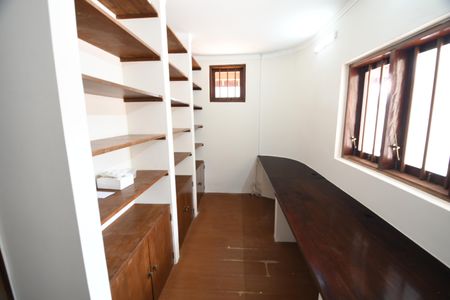 Casa à venda com 270m², 4 quartos e 3 vagasEscritório