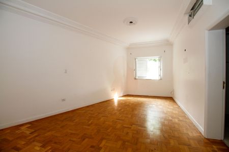 Casa à venda com 800m², 4 quartos e 8 vagas Casa à venda com 800m², 4 quartos e 8 vagasSuíte 1