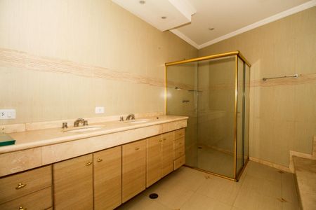 Casa à venda com 800m², 4 quartos e 8 vagas Casa à venda com 800m², 4 quartos e 8 vagasBanheiro da Suíte 4