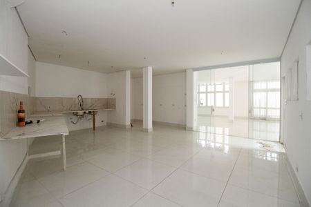Casa à venda com 800m², 4 quartos e 8 vagas Casa à venda com 800m², 4 quartos e 8 vagasCozinha