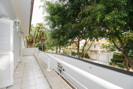 Casa à venda com 800m², 4 quartos e 8 vagas Casa à venda com 800m², 4 quartos e 8 vagasVaranda e Vista da Suíte 2