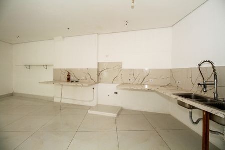 Casa à venda com 800m², 4 quartos e 8 vagas Casa à venda com 800m², 4 quartos e 8 vagasCozinha