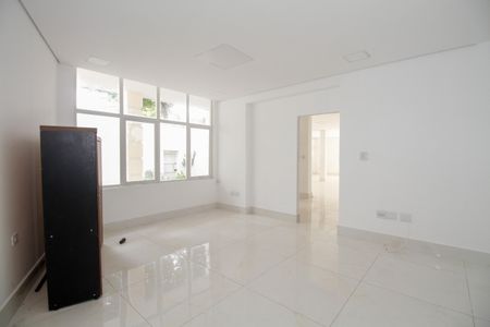 Casa à venda com 800m², 4 quartos e 8 vagas Casa à venda com 800m², 4 quartos e 8 vagasSala de Tv