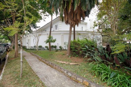 Casa à venda com 800m², 4 quartos e 8 vagas Casa à venda com 800m², 4 quartos e 8 vagasFachada da Casa