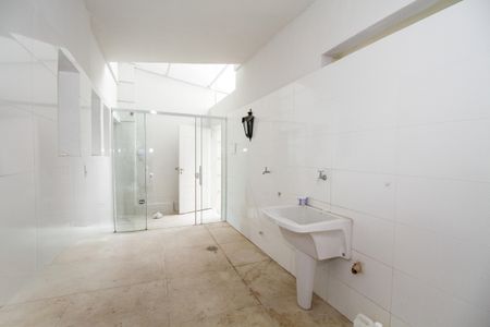 Casa à venda com 800m², 4 quartos e 8 vagas Casa à venda com 800m², 4 quartos e 8 vagasÁrea de Serviço