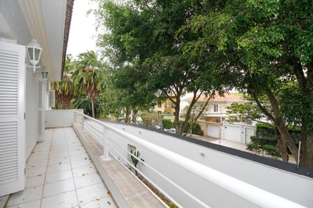 Casa à venda com 800m², 4 quartos e 8 vagas Casa à venda com 800m², 4 quartos e 8 vagasVaranda e Vista da Suíte 4