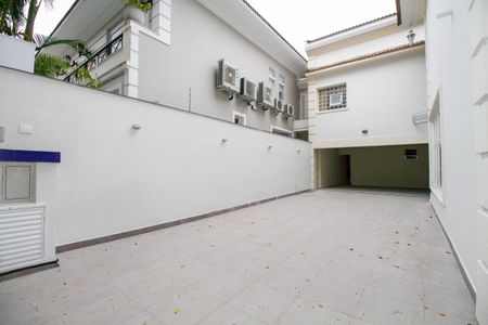 Casa à venda com 800m², 4 quartos e 8 vagas Casa à venda com 800m², 4 quartos e 8 vagasGaragem (8 Vagas)